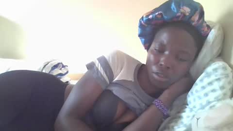 Snapshot of pretty_petite_ebony chatting on 11, 1, 2025 pretty_petite_ebony online show from 11, 1, 2025