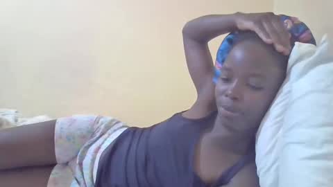 Snapshot of pretty_petite_ebony chatting on 14, 1, 2025 pretty_petite_ebony online show from 14, 1, 2025
