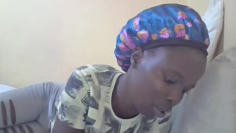 Snapshot of pretty_petite_ebony chatting on 16, 1, 2025 pretty_petite_ebony online show from 16, 1, 2025