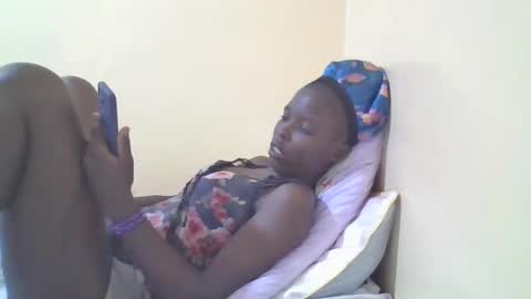 Snapshot of pretty_petite_ebony chatting on 23, 1, 2025 pretty_petite_ebony online show from 23, 1, 2025