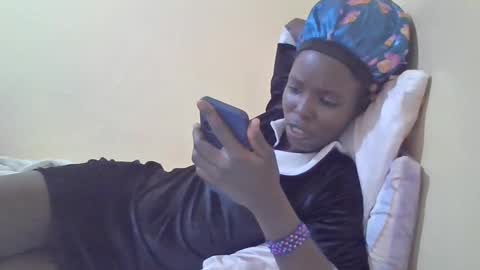 Snapshot of pretty_petite_ebony chatting on 25, 1, 2025 pretty_petite_ebony online show from 25, 1, 2025