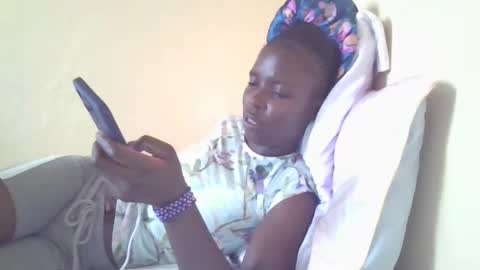 Snapshot of pretty_petite_ebony chatting on 28, 1, 2025 pretty_petite_ebony online show from 28, 1, 2025
