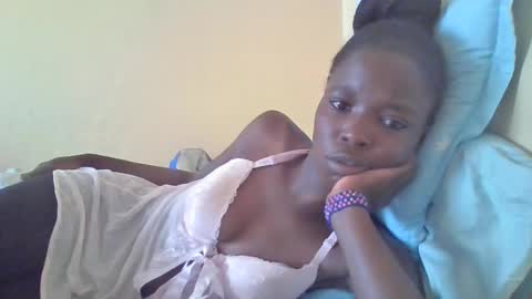 Snapshot of pretty_petite_ebony chatting on 16, 2, 2025 pretty_petite_ebony online show from 16, 2, 2025