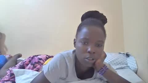 Snapshot of pretty_petite_ebony chatting on 17, 2, 2025 pretty_petite_ebony online show from 17, 2, 2025