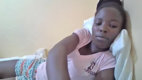 Snapshot of pretty_petite_ebony chatting on 1, 3, 2025 pretty_petite_ebony online show from 1, 3, 2025