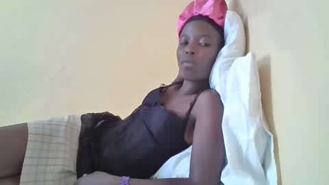 Snapshot of pretty_petite_ebony chatting on 3, 3, 2025 pretty_petite_ebony online show from 3, 3, 2025