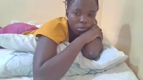 Snapshot of pretty_petite_ebony chatting on 7, 3, 2025 pretty_petite_ebony online show from 7, 3, 2025