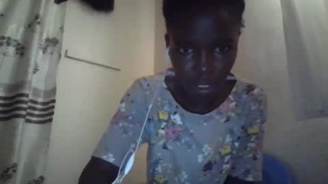 Snapshot of pretty_petite_ebony chatting on 1, 11, 2025 pretty_petite_ebony online show from 1, 11, 2025