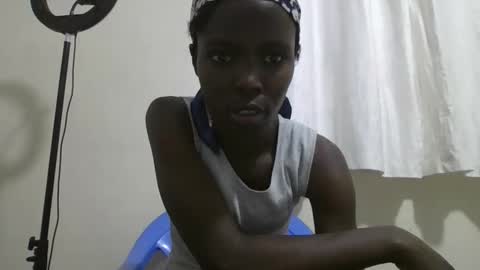 Snapshot of pretty_petite_ebony chatting on 1, 11, 2025 pretty_petite_ebony online show from 1, 11, 2025