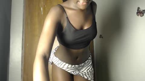 Snapshot of pretty_petitebody chatting on 8, 9, 2025 pretty_petitebody online show from 8, 9, 2025