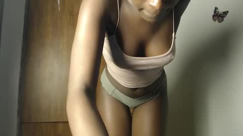 Snapshot of pretty_petitebody chatting on 10, 9, 2025 pretty_petitebody online show from 10, 9, 2025