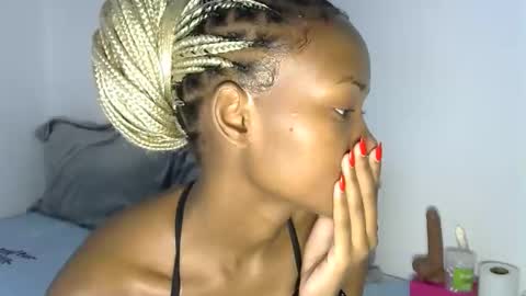 Snapshot of pretty_queennie chatting on 27, 11, 2025 Pretty doll online show from 27, 11, 2025