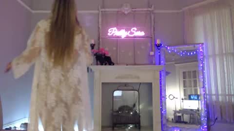 Snapshot of pretty_sara chatting on 1, 10, 2025 Pretty Sara online show from 1, 10, 2025