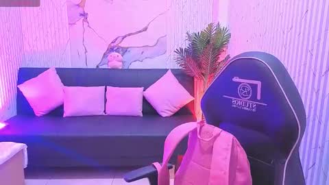 pretty_tay online show from 25, 4, 2026