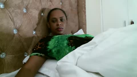 Snapshot of pretty_zii chatting on 13, 10, 2025 zii online show from 13, 10, 2025