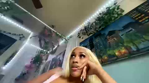 Snapshot of prettyblackgal chatting on 14, 10, 2025 prettyblackgal online show from 14, 10, 2025