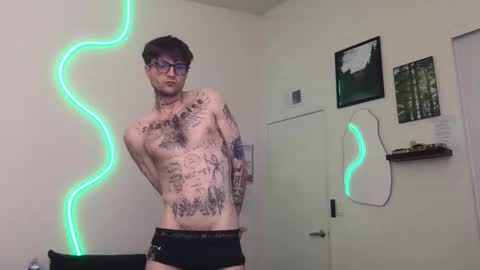 pretty boy online show from 23, 12, 2025