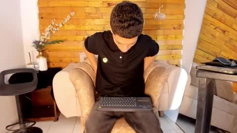 Snapshot of prettyboyy_13 chatting on 23, 11, 2025 Camilo online show from 23, 11, 2025