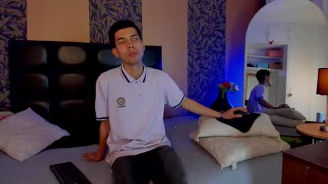 Snapshot of prettyboyy_13 chatting on 3, 12, 2025 Camilo online show from 3, 12, 2025