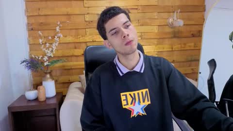 Snapshot of prettyboyy_13 chatting on 4, 12, 2025 Camilo online show from 4, 12, 2025