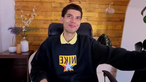 Snapshot of prettyboyy_13 chatting on 5, 12, 2025 Camilo online show from 5, 12, 2025