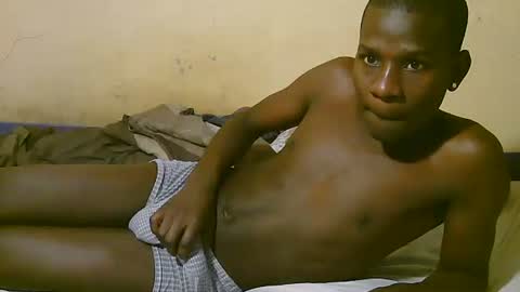 Snapshot of prettyboyz10 chatting on 13, 10, 2025 prettyboyz10 online show from 13, 10, 2025