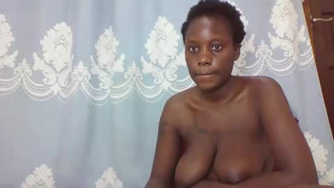Snapshot of prettydarkskin002 chatting on 13, 2, 2025 SHANIA online show from 13, 2, 2025