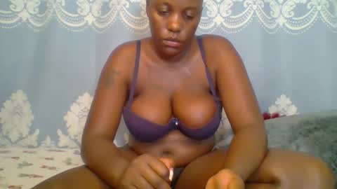 Snapshot of prettydarkskin002 chatting on 13, 4, 2026 SHANIA online show from 13, 4, 2026