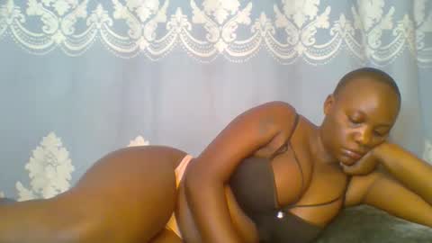 Snapshot of prettydarkskin002 chatting on 24, 4, 2026 SHANIA online show from 24, 4, 2026