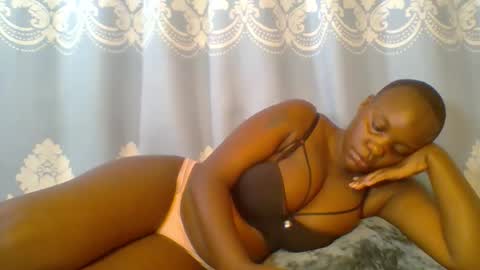 Snapshot of prettydarkskin002 chatting on 28, 4, 2026 SHANIA online show from 28, 4, 2026