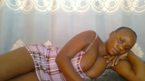 Snapshot of prettydarkskin002 chatting on 5, 5, 2026 SHANIA online show from 5, 5, 2026
