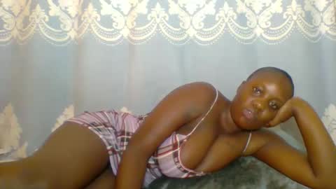 Snapshot of prettydarkskin002 chatting on 17, 5, 2026 SHANIA online show from 17, 5, 2026