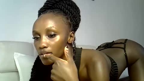 Snapshot of prettygee21 chatting on 12, 1, 2026 Pretty darkskin doll online show from 12, 1, 2026