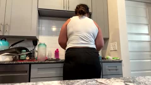 prettylatinamomma01 online show from 4, 11, 2025