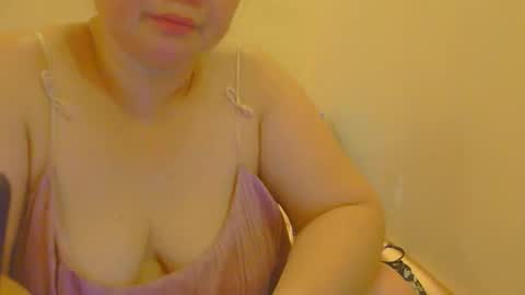 Snapshot of prettynhing chatting on 18, 4, 2026 Nhing online show from 18, 4, 2026