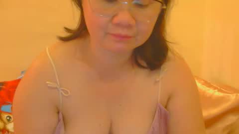 Snapshot of prettynhing chatting on 24, 4, 2026 Nhing online show from 24, 4, 2026