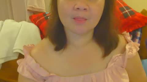 Snapshot of prettynhing chatting on 17, 5, 2026 Nhing online show from 17, 5, 2026