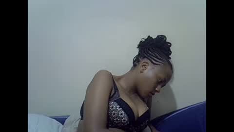 Snapshot of prettyqueenn1 chatting on 4, 1, 2025 sharon online show from 4, 1, 2025