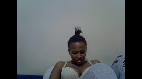 Snapshot of prettyqueenn1 chatting on 15, 2, 2025 sharon online show from 15, 2, 2025