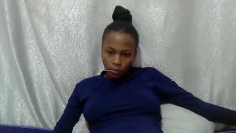 Snapshot of prettyqueenn1 chatting on 19, 12, 2025 sharon online show from 19, 12, 2025