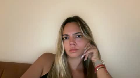 Snapshot of prettyyykittyyy22 chatting on 18, 11, 2025 prettyyykittyyy22 online show from 18, 11, 2025