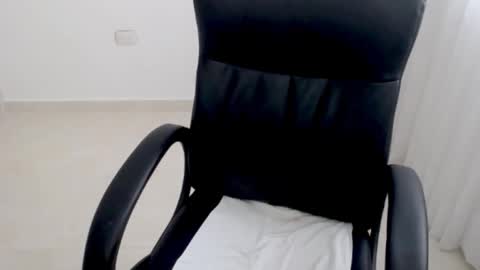 Snapshot of princess_19x chatting on 16, 10, 2025 valery dollx online show from 16, 10, 2025