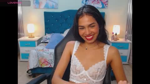 princess_skinny18 online show from 1, 4, 2026