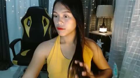 Snapshot of princessrynn chatting on 11, 11, 2025 princessrynn online show from 11, 11, 2025