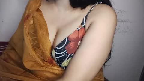 Snapshot of priyu_ chatting on 17, 11, 2025 priyu_ online show from 17, 11, 2025