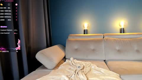 Raven  but you can call me sweetie or honey too  online show from 15, 12, 2024