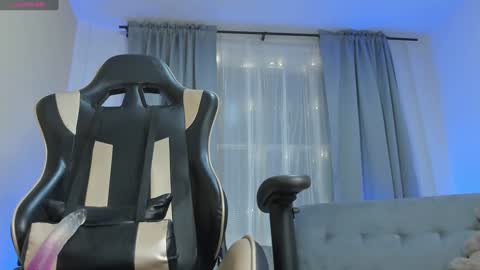    INDEPENDENT MODEL online show from 4, 2, 2025