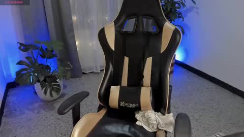    INDEPENDENT MODEL online show from 9, 2, 2025