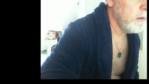 Snapshot of ptitrouquin chatting on 27, 10, 2025 ptitrouquin online show from 27, 10, 2025