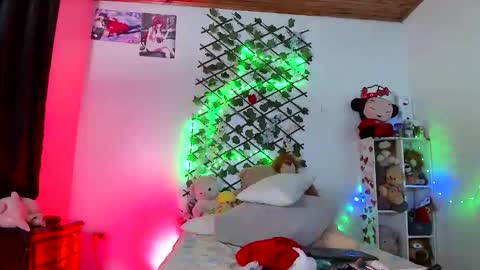 Snapshot of pucaa_ chatting on 17, 12, 2025 Emma Rico model indep online show from 17, 12, 2025